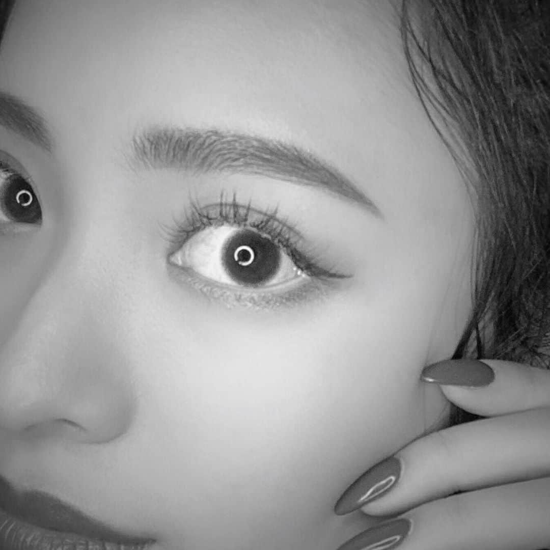 のインスタグラム：「飯田さんの目👀 カール▷ccカール 長さ▷目頭から10㍉11㍉ 太さ▷0.15㍉ 本数▷140本 . . . . ｢飯田さんのインスタ見た｣で初回の方はだれでも 1.新規料金から全メニュー1000円オフ 2.オフ代無料 3.アイシャンプー無料 5.指名料  になります♥ インスタのdmからのお問い合わせのみです☝️ ↓ 丁寧な接客だし綺麗な仕上がりだしオススメ♥ . . . #飯田さんの目 #ポートレート #マツエク #池袋まつげエクステ  #お得マツエク #池袋マツエク」