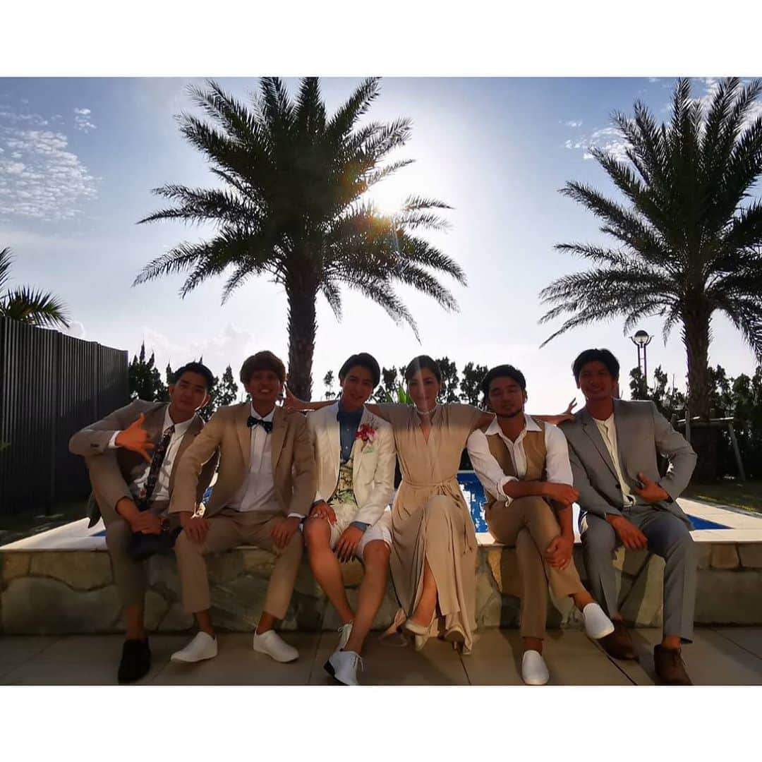 のインスタグラム：「Today’s photography is finish📸 素敵な場所で素敵な仲間に巡り会えました👍 ・ ・ #沖縄 #ブライダル #ウエディング #新郎 #ブライズメイド #仲間 #友達 #ビックマミー #ビーチ #ヤシの木 #撮影 #写真 #okinawa #bridal #wedding #friends #team #mens #photo #photography #beach #pool #tree #thanks」