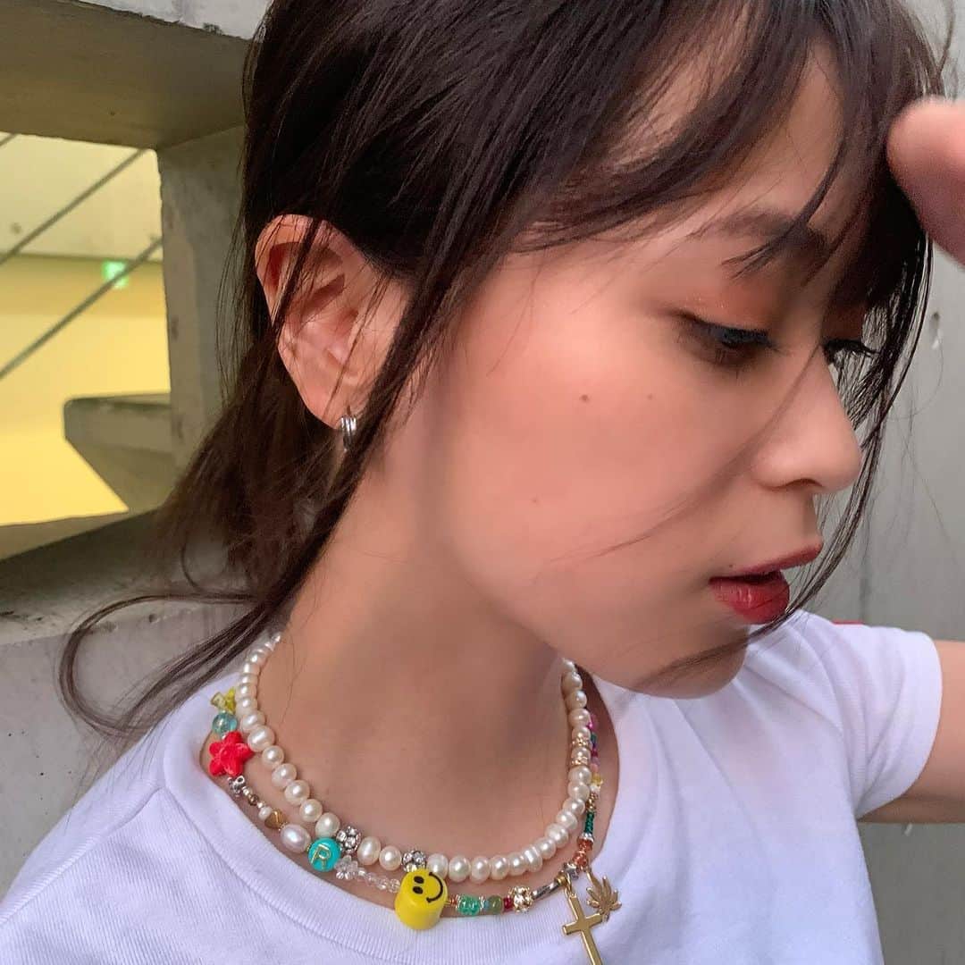 坂田梨香子さんのインスタグラム写真 - (坂田梨香子Instagram)「handmade original necklace.👼👼🤍  @fukamidori__   一個一個手作りの完全一点物。 シンプルな服や大人っぽくした顔まわりにガチャガチャ つけるのが可愛い🥺 Rは梨香子のR☺︎  @shogo_42  に作ってもらいました！おすすめです🤍  #りかこーで」9月8日 19時34分 - rikakosakata_official