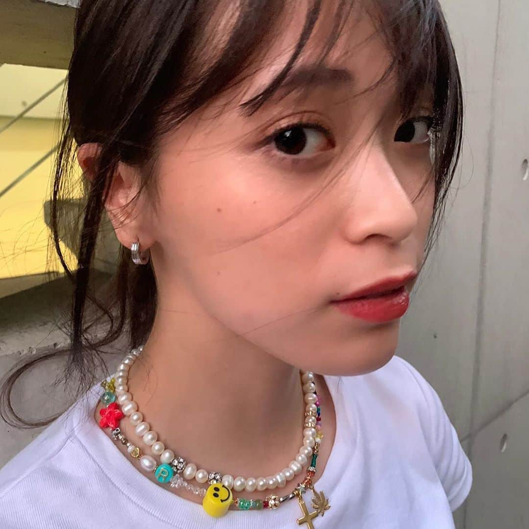 坂田梨香子さんのインスタグラム写真 - (坂田梨香子Instagram)「handmade original necklace.👼👼🤍  @fukamidori__   一個一個手作りの完全一点物。 シンプルな服や大人っぽくした顔まわりにガチャガチャ つけるのが可愛い🥺 Rは梨香子のR☺︎  @shogo_42  に作ってもらいました！おすすめです🤍  #りかこーで」9月8日 19時34分 - rikakosakata_official