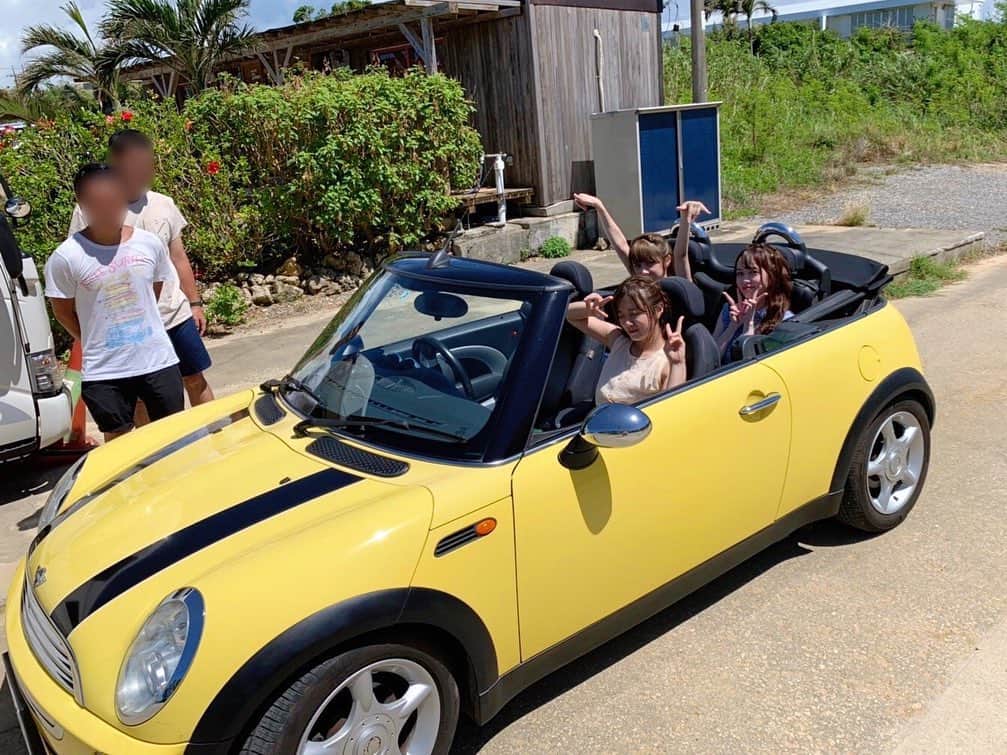 大川莉央のインスタグラム：「﻿ 去年の夏の思い出 オープンカー✨  #宮古島 #オフショット #オープンカー #夏 #夏休み #夏の思い出 #女子旅」