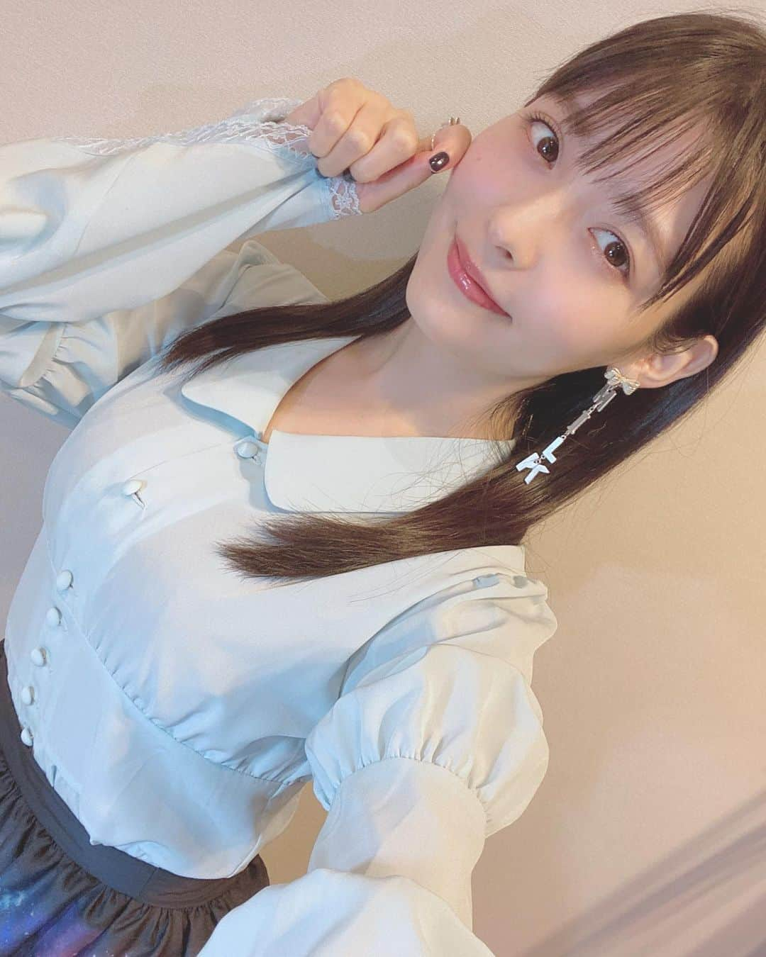 上坂すみれさんのインスタグラム写真 - (上坂すみれInstagram)「撮影にきています！ 今日も一日お疲れさまです、同志(*･∀･*)  #milk #上坂すみれ」9月8日 19時49分 - uesaka_sumire