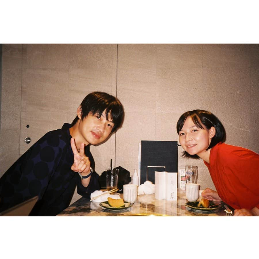 鈴川絢子さんのインスタグラム写真 - (鈴川絢子Instagram)「9月6日は結婚記念日でした。﻿ ﻿ あっという間の8周年。﻿ 基本的にほぼ毎日、公私ともにずっと同じ空間で過ごしているのでもっと長い付き合いのような気がしますが、ひとまず今年もお互い健康体でこの日を迎えられたことに感謝です。﻿ ﻿ 写真は先日お祝いディナーをした焼肉屋さんの個室にて(常陸撮影📷)﻿ ﻿ 最近外食はUber Eatsかテイクアウト派だったけど、お店で食べる焼肉はやっぱり特別感があって格別でした☺️」9月8日 19時58分 - suzukawaayako