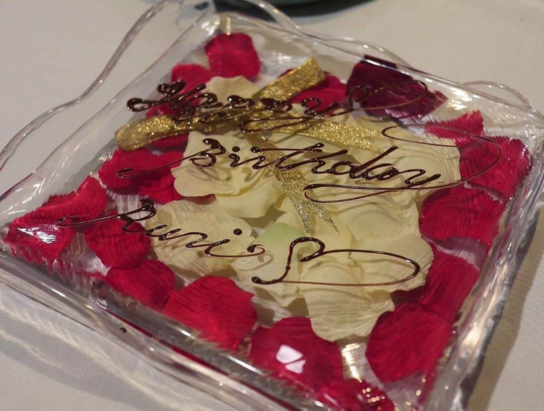 池田るりさんのインスタグラム写真 - (池田るりInstagram)「. @mariya_kuroda  @porcelarts_shioriel  . 今年もお誕生日のお祝いしてくれてありがとう♡ ずっと行ってみたかった赤坂のクレアバックスに連れて行ってくれました😍 . 一皿一皿の盛り付けや器、演出が可愛くてお食事しながらとっても楽しかった🥺✨ . プレゼントもさすがのセレクト♡久しぶりに3人で集まれて嬉しかったなぁ💕 . これからもずっとずっとよろしくお願いします😊 . . . #クレアバックス #crearbacchus #赤坂グルメ #ガストロノミー #フレンチ #フレンチレストラン #誕生日ランチ」9月8日 19時50分 - ruri_ikeda