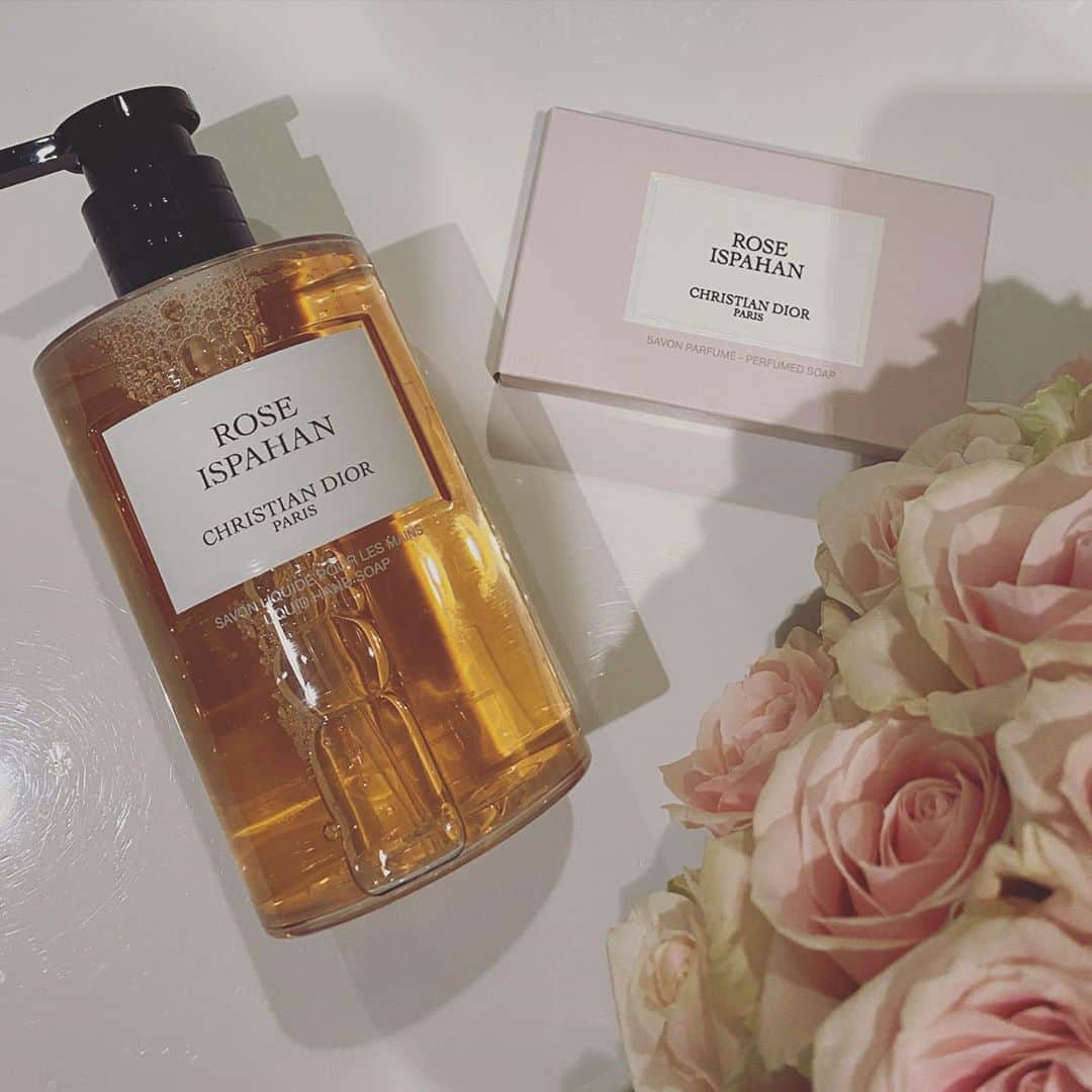 畑野ひろ子のインスタグラム：「@dior のRORE ISPAHANシリーズのハンドソープたち🌹🌹🌹 洗い上がりもローズの香りに癒される😍」