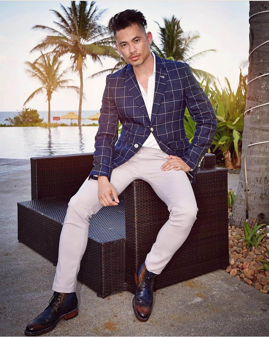 STYLE4GUYSのインスタグラム：「Outfit by @StylebyTommy 💥 #StylebyTommy. Check out his Latest Trends @StylebyTommy 💫 / Hairstyles @byTommyStyle ✂️.  _ Blazer @CavaniMenswear . Dress Shoes @JmlegazelUS  _ Be sure Follow & Tag us on your photos @Style4Guys / @MenStreetPost ! For your chance to be feature HERE!」