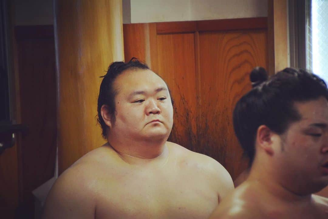 日本相撲協会さんのインスタグラム写真 - (日本相撲協会Instagram)「本日の伊勢ヶ濱部屋朝稽古。 先場所幕内優勝の照ノ富士を筆頭に5名の関取をはじめ、17名の力士が所属しています。 稽古動画はYouTubeチャンネルで近日公開予定です！ 是非お楽しみに！  @sumokyokai  #大相撲 #sumo #相撲 #力士 #お相撲さん #japanphoto #sumowrestlers #japanculture #伊勢ヶ濱部屋 #照ノ富士 #照強 #宝富士 #翠富士 #錦富士 #九月場所 #9月場所 #秋場所 #朝稽古 #稽古 #相撲部屋」9月8日 20時15分 - sumokyokai