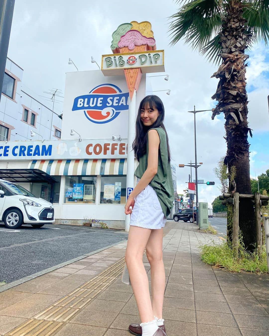 平塚麗奈さんのインスタグラム写真 - (平塚麗奈Instagram)「・ デザートもちゃっかり‼︎ﾍﾍﾝ🍨  最高にカロリーオバケでしたが 最高にHAPPYでした、~⤴︎⤴︎⤴︎  今みると罪悪感凄いですが！！！笑  (((沢山食べるってわかってる 前後の日は、食べるものを セーブしつつ体動かすようにしてます👶🏻 そして沢山食べたら、 水を普段の2、3倍飲みます‼︎🥣 今回はしばらく野菜生活カナ。！」9月8日 20時13分 - hiratsuka_reina