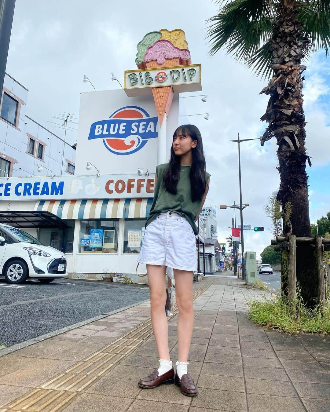 平塚麗奈さんのインスタグラム写真 - (平塚麗奈Instagram)「・ デザートもちゃっかり‼︎ﾍﾍﾝ🍨  最高にカロリーオバケでしたが 最高にHAPPYでした、~⤴︎⤴︎⤴︎  今みると罪悪感凄いですが！！！笑  (((沢山食べるってわかってる 前後の日は、食べるものを セーブしつつ体動かすようにしてます👶🏻 そして沢山食べたら、 水を普段の2、3倍飲みます‼︎🥣 今回はしばらく野菜生活カナ。！」9月8日 20時13分 - hiratsuka_reina