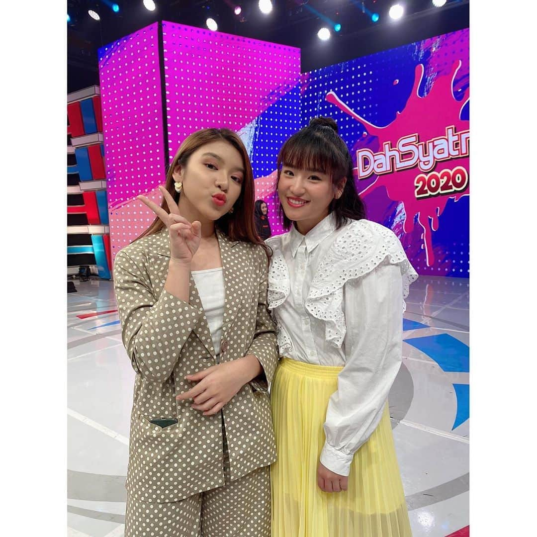 仲川遥香さんのインスタグラム写真 - (仲川遥香Instagram)「Guys!!! Besok jangan lupa nntn @dahsyat.musik ya😆❤️❤️❤️ 明日朝dahsyat 見てねー🤗  #indonesia #jakarta #japan #dahsyatnya2020 #tv #besok #tiara #haruka #インドネシア #日本 #ジャカルタ生活 #インドネシアタレント #明日放送 #インドネシアテレビ #仲川遥香」9月8日 20時14分 - haruuuu_chan