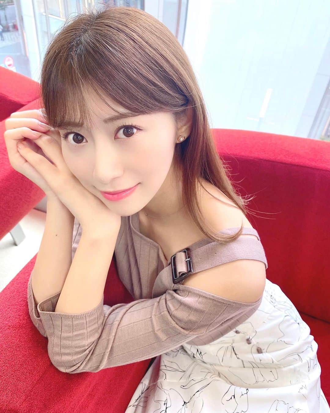 後藤理沙子のインスタグラム：「気温もお洋服も秋が2番目に好き😽 * #ootd  #秋服 #coach  #andcouture  #apuweiserriche」