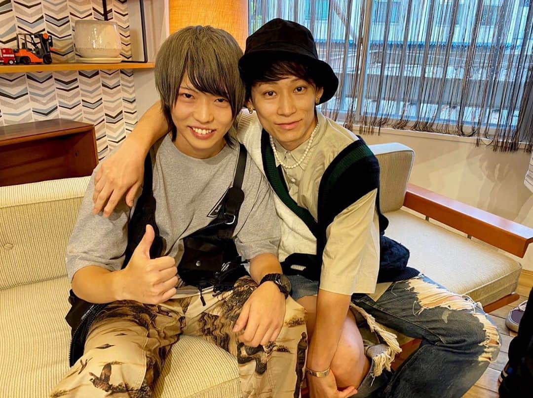 圭吾のインスタグラム：「UVERworldに会えた事、TAKUYA∞さんに会えた事、どう表現したらこの凄さが伝わるか考えたけど思いつかんかった。 とにかく世界で一番好きです。」