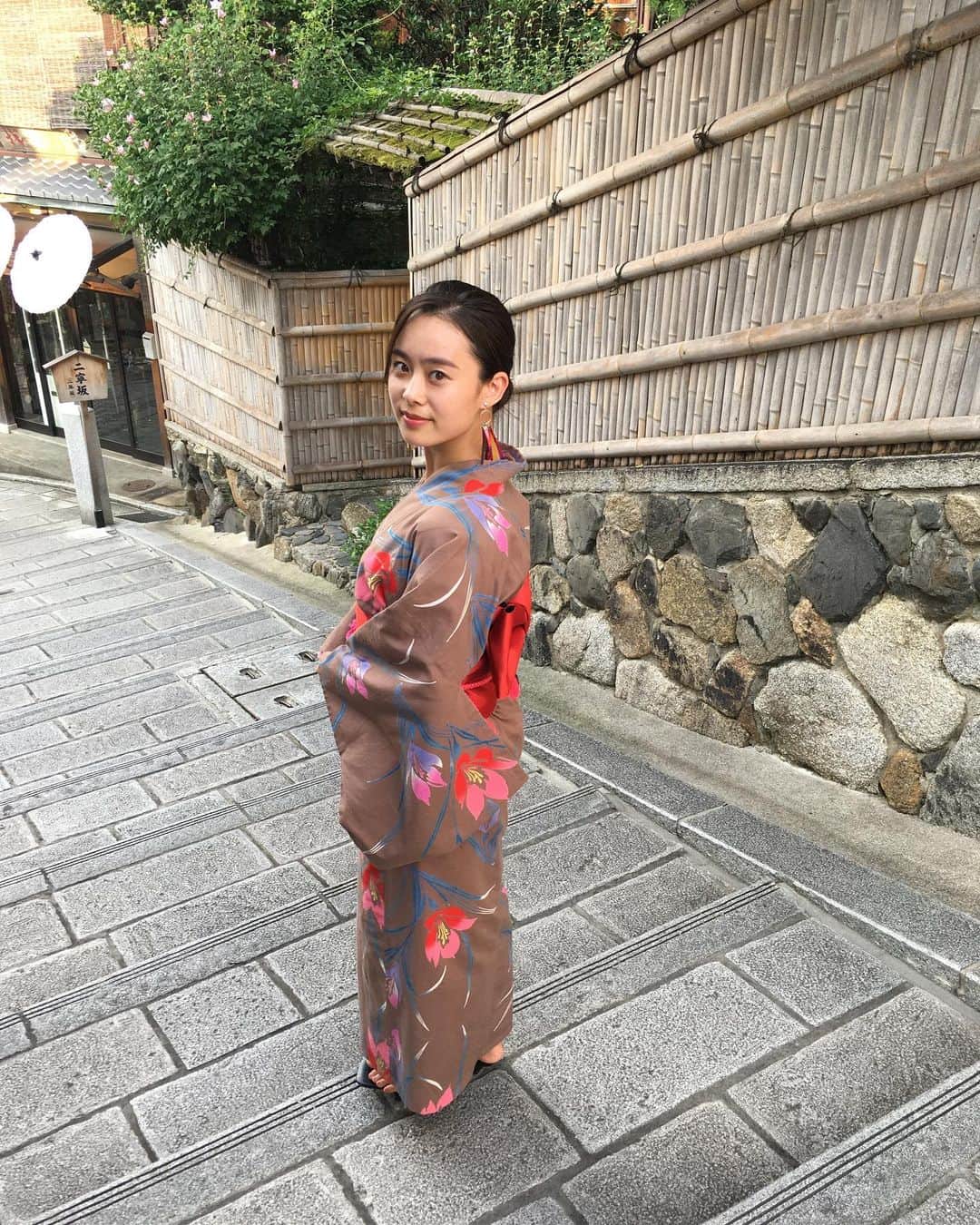 白鳥羽純さんのインスタグラム写真 - (白鳥羽純Instagram)「🙆‍♀️ やっさっかっのっとうっ  みんなもやってみてねっ  #八坂の塔 #二寧坂 #二年坂 #ヒエヒエの抹茶 #京都 #yasakapagoda #ninenzaka #Kyoto #Kyotojapan #japanendlessdiscovery」9月8日 20時18分 - hasuminst