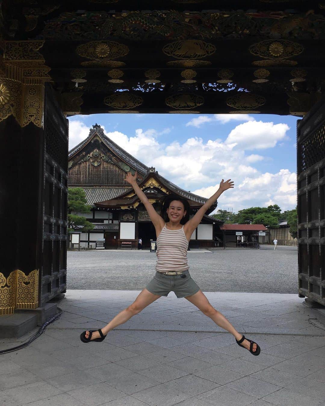 白鳥羽純さんのインスタグラム写真 - (白鳥羽純Instagram)「🦜 二条城といえば鴬張りの廊下 キュッキュッキュッ  #二条城 #鴬張り #nijocastle #Kyoto #Kyotojapan #japanendlessdiscovery」9月8日 20時19分 - hasuminst