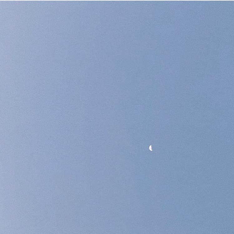 松尾 瞳のインスタグラム：「はやく佑記に会いたいなぁ〜👦🏻🌙  立ち合いの為に出産予定日に合わせて数日間お休みとってくれてるけどうまくタイミング重なるかな〜〜😂どうなるんだろうどきどき〜〜」
