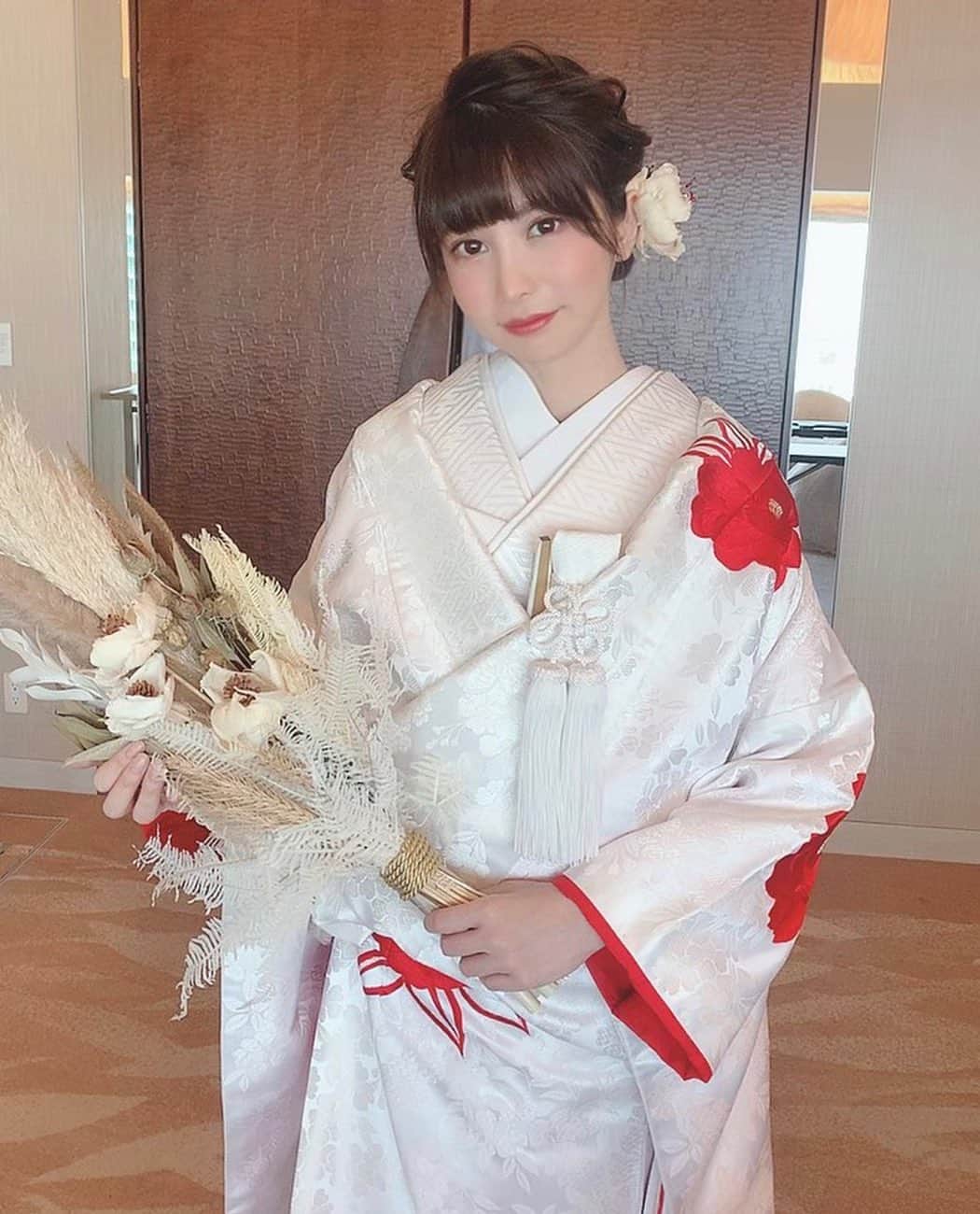 南まりあのインスタグラム：「ブライダルモデルです😁 とてもかわいい髪型ですね✨ #モデル#ブライダル#ウエディング」