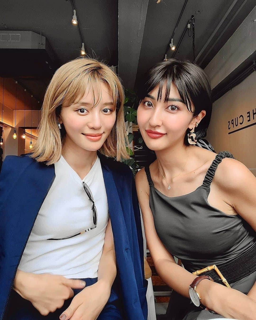 Lisaのインスタグラム：「. どんどん崩れていく人達。笑 . おしゃれカフェ巡りしてみました🙋🏼‍♀️ 女子っぽいことした珍しく🙋🏼‍♀️☕ . #のぞみさん#カフェ#おしゃれカフェ#お茶#cafe」