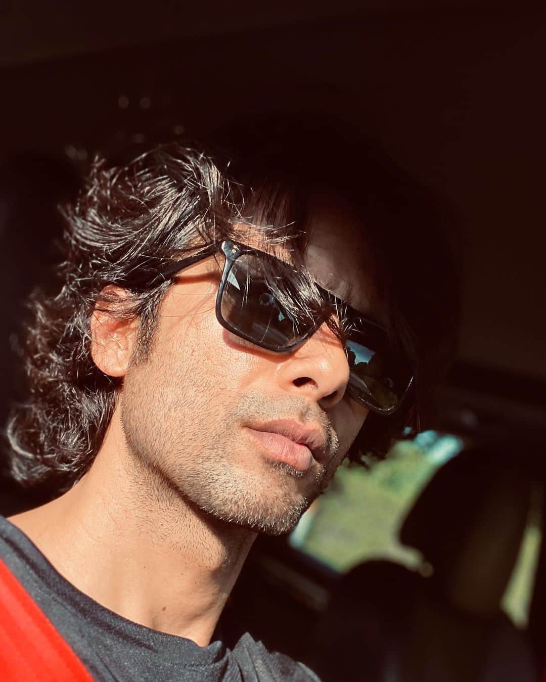 のインスタグラム：「Getting my share of vitamin D for the day.」