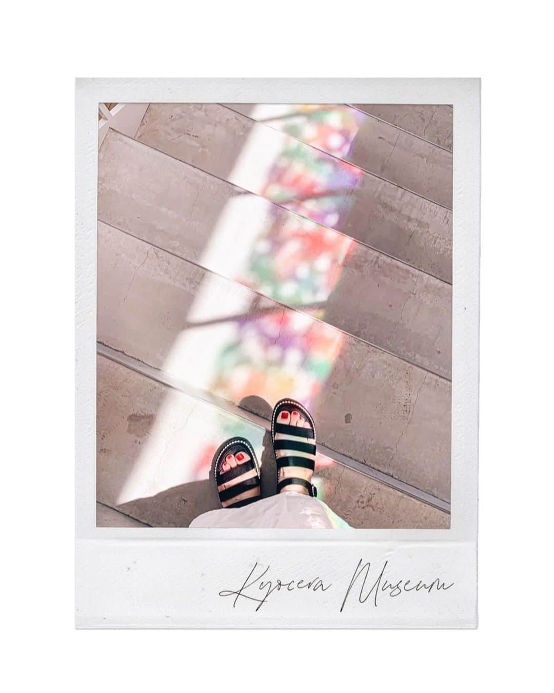のインスタグラム：「🌈 . 𝑲𝒚𝒐𝒄𝒆𝒓𝒂 𝑴𝒖𝒔𝒆𝒖𝒎 . . 京セラ美術館のレインボー🌈 光が味方なら撮れるシステム . . . . . . 来館は予約制 ※カフェ、ミュージアムショップ等の入館も展覧会の予約が必要です . . . . . . . 京都市京セラ美術館 @kyotocitykyoceramuseum  開館時間: 10:00～18:00 ※入場は閉館の30分前まで 休館日: 月曜日 祝日の場合は開館／年末年始  ————————————————————— 見てくださる方にプラスになる投稿をしていきます 是非いいね♡フォロー♡ よろしくお願いいたします𓅟 私の写真の編集については フォトレッスンでレクチャーをしています —————————————————————  #kyoto#kyotostyle#japanesegarden#visitjapanjp#wondersofnippon #dokoiku #otonatabi_japan #japanesewordsdaily#tsunagujapan#world_besttravel#japantravelphoto#histrip_japan#japanoninsta#anatabi#japan_related#jalan_travel#photo_travelers#京セラ美術館  #京都 #岡崎#平安神宮#螺旋階段 #曲線美 #そうだ京都行こう #ファインダー越しの私の世界 #写真好きな人と繋がりたい」