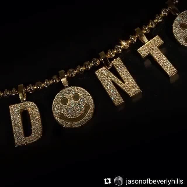 のインスタグラム：「@jasonofbeverlyhills  “DON’T MIND MY DRIP”  カスタムチェーン for @shai  #diamonds #ダイアモンド﻿ #jewelry #ジュエリー #ネックレス #スマイリー #jasonofbeverlyhills #luxury ﻿ #beverlyhills #ビバリーヒルズ﻿ #jasonofbh #ロサンゼルス #ラスベガス﻿ #カスタムデザイン﻿ #カスタムジュエリー﻿ #銀座 #ブティック﻿」