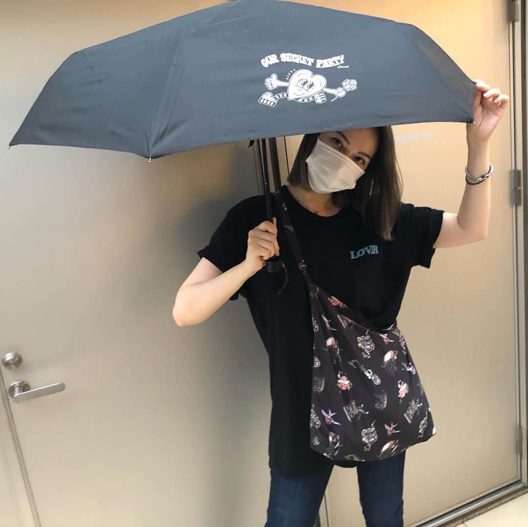 chocomooのインスタグラム：「🌂☺️」