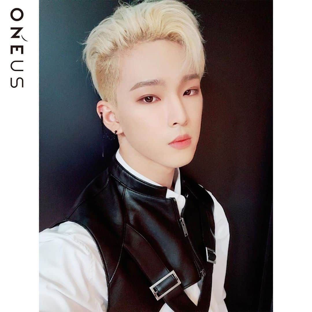 KISS Entertainmentさんのインスタグラム写真 - (KISS EntertainmentInstagram)「[#ONEUS]  #LEEDO🌙  今回のONEUSのアルバム『LIVED』にも良い曲たちが収録されてます。 それぞれ違う色の曲が入っているので沢山聴いて、愛してください！  이번 원어스 'LIVED' 앨범에 좋은 곡들이 들어있습니다. 각각 다른 색깔의 노래가 들어있으니까 많이 듣고 사랑해주세요!  #원어스 #LIVED #TOMOON #투문 #투올낫 #TO_BE_OR_NOT_TO_BE #kissent」9月8日 12時08分 - kissent_official