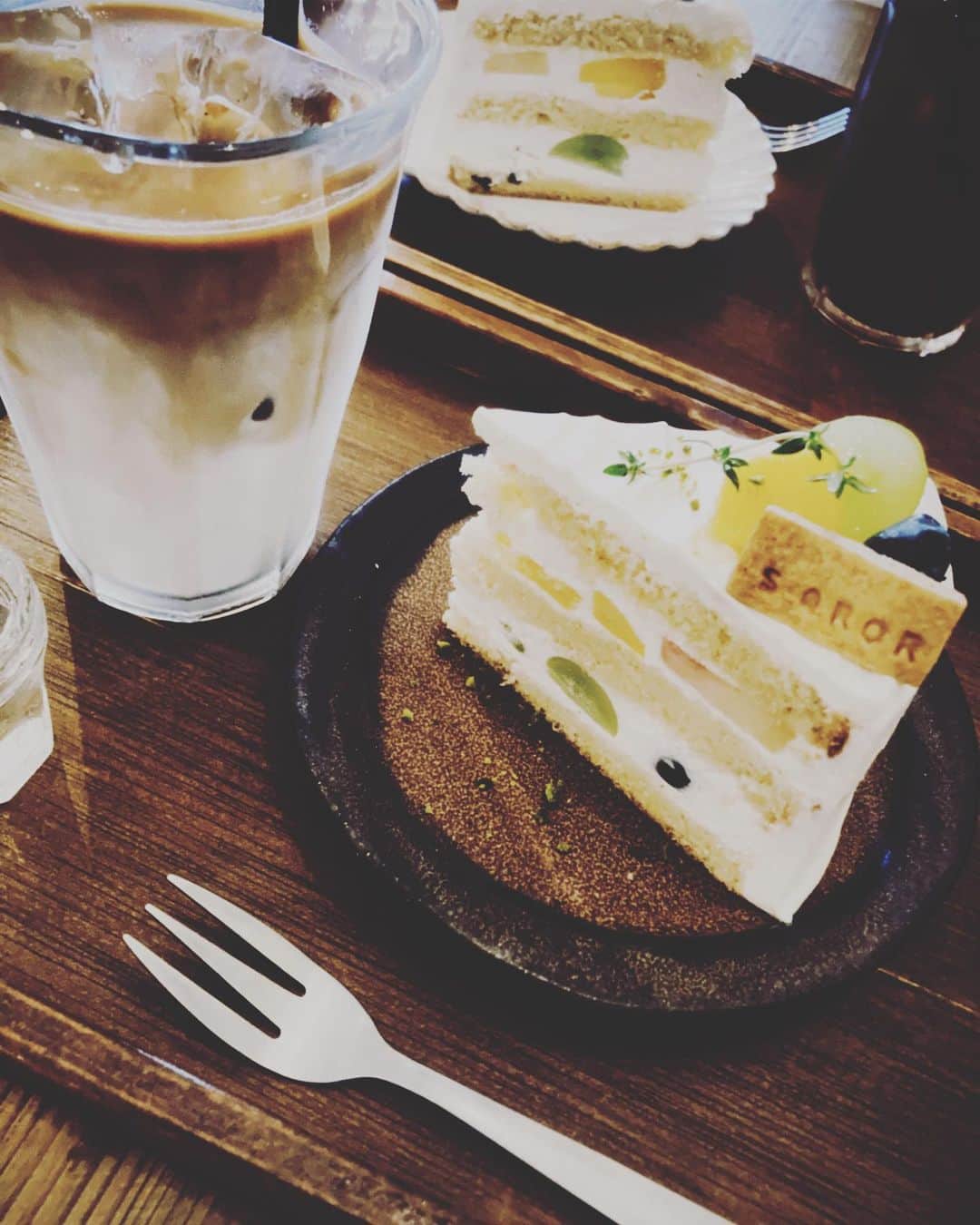 火寺バジル（魔法少女になり隊）さんのインスタグラム写真 - (火寺バジル（魔法少女になり隊）Instagram)「疲れた時だけ甘いのたべるのゆるす◎  . . . . #soror #cafe #カフェタイム」9月8日 12時16分 - kazi_baziru