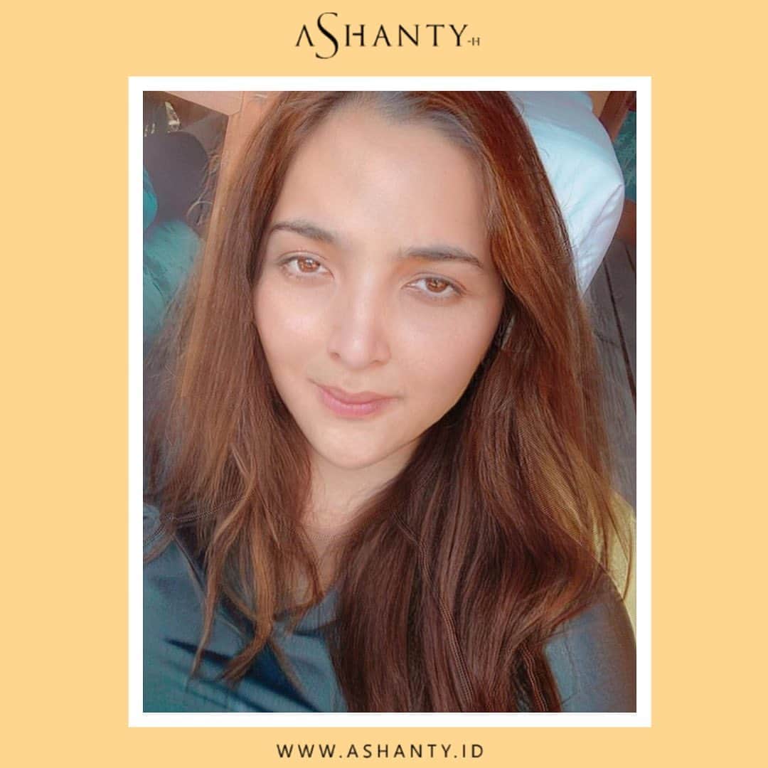 ASHANTY BEAUTY CREAM OFFICIALのインスタグラム：「Dapatkan wajah sehat dan berseri dengan rutin merawat wajah menggunakan rangkaian cream series by @ashantyid ❤️  Merawat wajah adalah salah satu hal wajib dan sangat penting bagi wanita maupun laki - laki. Pastikan juga kamu memberikan perawatan terbaik untuk wajahmu, Ashanty beauty cream selain  untuk wanita juga dapat digunakan untuk laki - laki. Ada 3 jenis series yang dapat kamu sesuaikan dengan kondisi kulit wajahmu : • Anti Aging Cream • Whitening Cream • Acne Cream  Pesan sekarang juga yuk dan mulailah merawat wajah agar tidak menyesal dikemudian hari ✨  _________________________________ Informasi dan pemesanan : WA: 081293823950 WA: 085781140354 WA: 081287388885 WA: 087778489900 FAST RESPONS CLICK LINK yang ada di Bio IG @ashantyid  _________________________________ #ashantybeautycosmetics #beauty #cosmetics #brandlocal #kosmetikhalal #makeup #kosmetikartis #ashanty #thehermansyah #beautyvlogger #jualkosmetikmurah #kosmetikmahal #kosmetikbagus #ashantyid #keluargaasix #ashantyhermansyah #mua」