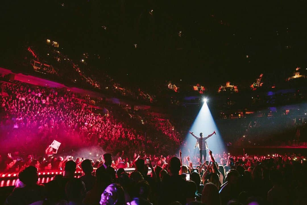 Maroon 5さんのインスタグラム写真 - (Maroon 5Instagram)「On this day in #M5History • September 7th, 2016 • American Airlines Arena • Miami, FL」9月8日 12時35分 - maroon5