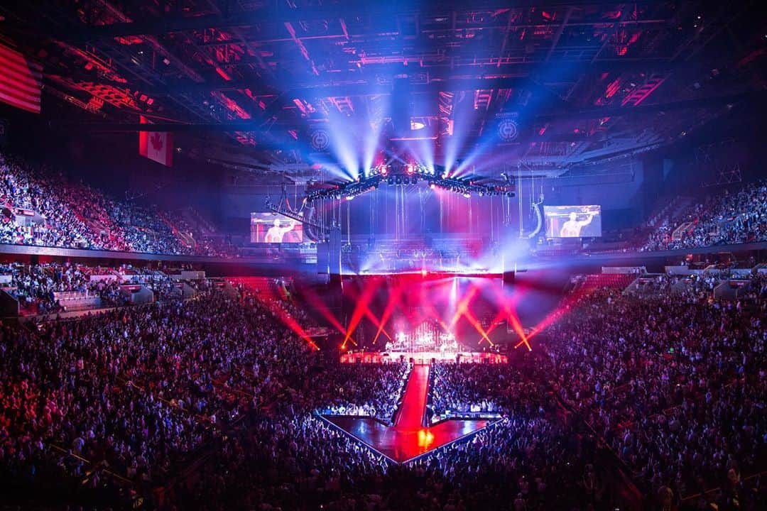 Maroon 5のインスタグラム：「On this day in #M5History • September 7th, 2016 • American Airlines Arena • Miami, FL」