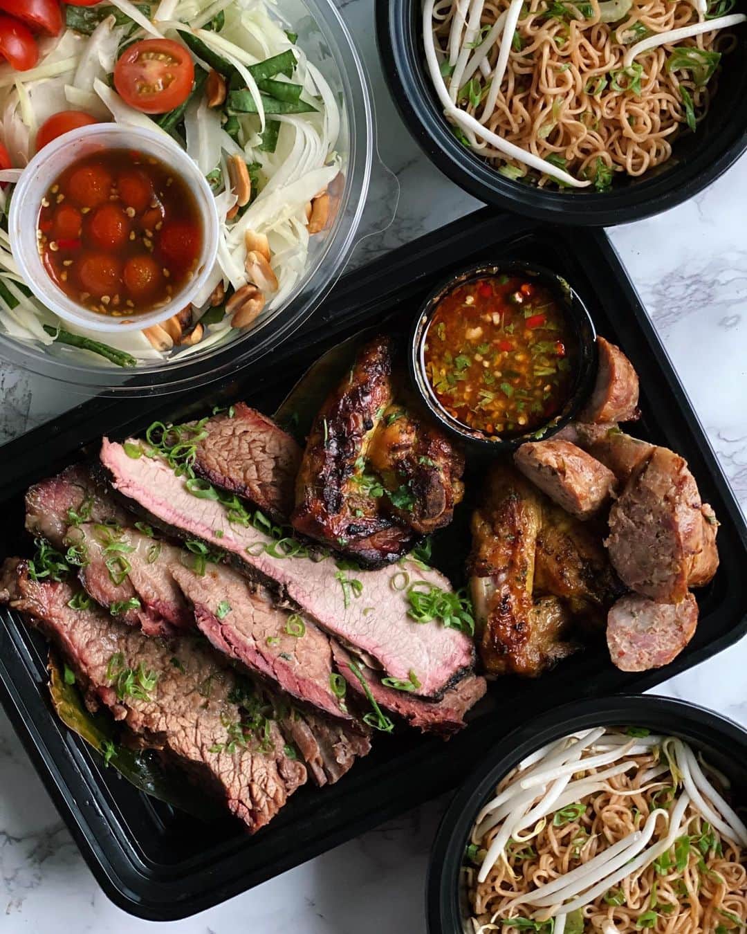 Antonietteのインスタグラム：「Hands down the best ahaan Lao (Lao food) in San Diego! Was so thrilled to order a Labor Day ready to eat feast prepared by family run  @baankeo . Flavorful smoked  brisket, grilled chicken wangs, papaya salad (thum mak hoong), stir fried noodles and an order of sausages. This was all finished off with an iced cold dessert of sweet coconut milk, fruits and corn (nam vaan). Sooo saaaap (delicious)! You could taste the passion this family has for producing quality, well prepared food. Will order from again, and you should too! 😉」