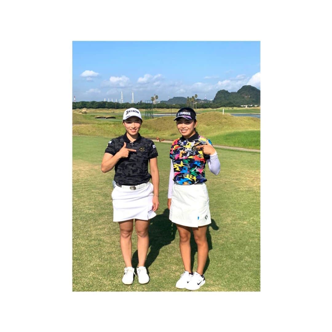篠原まりあのインスタグラム：「__________** . . @v12golf_official さんと @munsingwear_jp さんの コラボウェア 🥴🥴  りえるちゃんと💁🏽‍♀️ @rieru54」