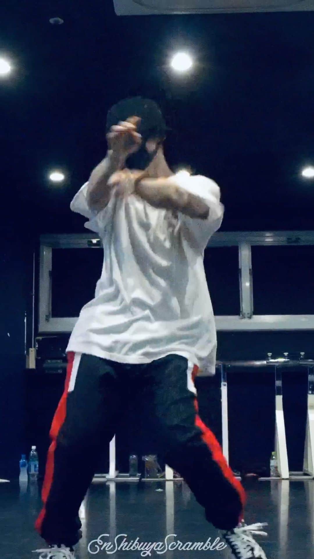 Show-heyのインスタグラム：「My class ———————— 🎶 @luckytapes_jp / 夜が明けたら 📍 @endancestudio scramble ————————————— 来てくれた皆んなありがと！ 緩く、質感と雑多に踊るイメージ！！笑」