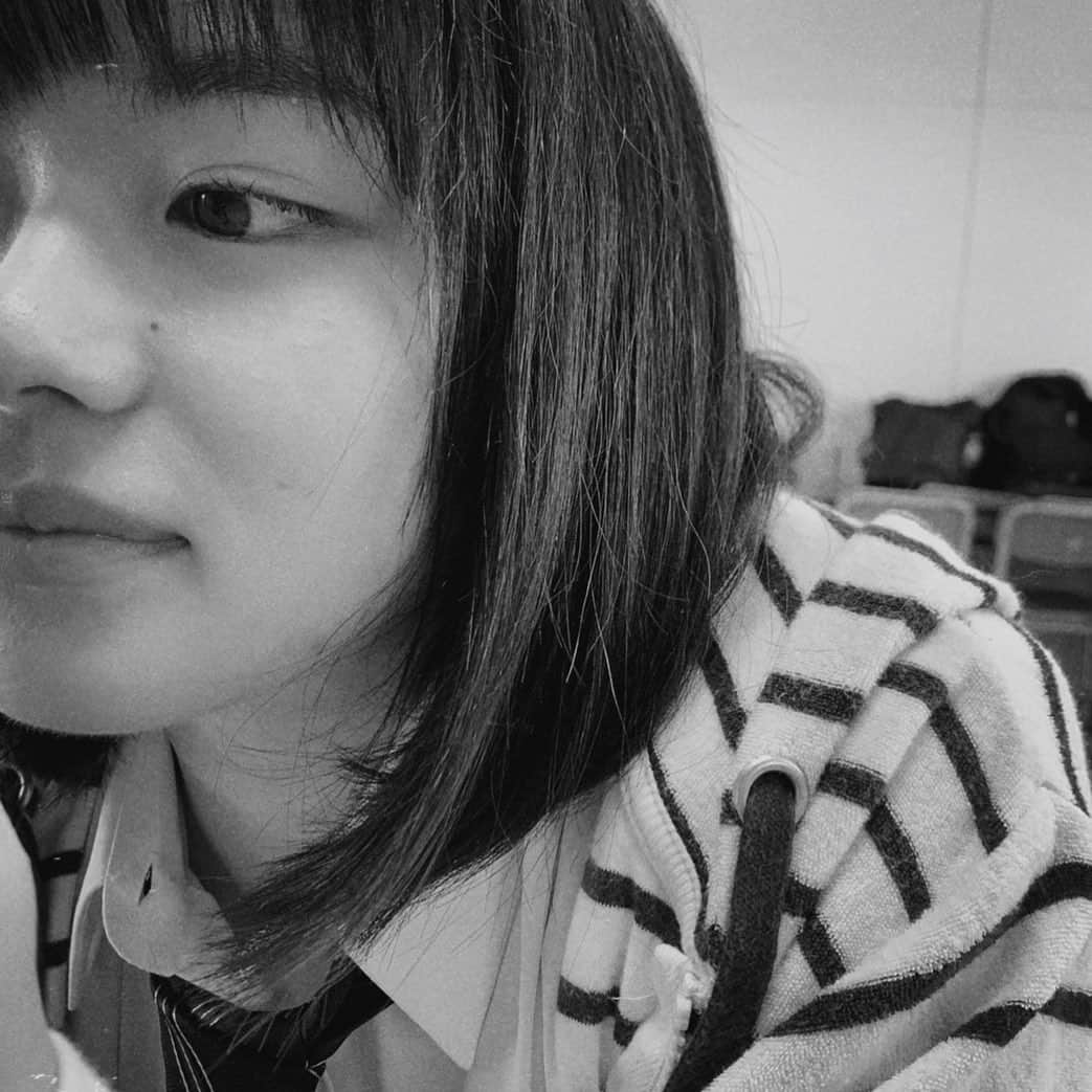 山田杏奈のインスタグラム：「本日、荒ぶる季節の乙女どもよ。 第1話いよいよスタートでございます。 スタッフキャスト一同、愛を持って作り上げた作品です、お楽しみに！ 📸by芽育」