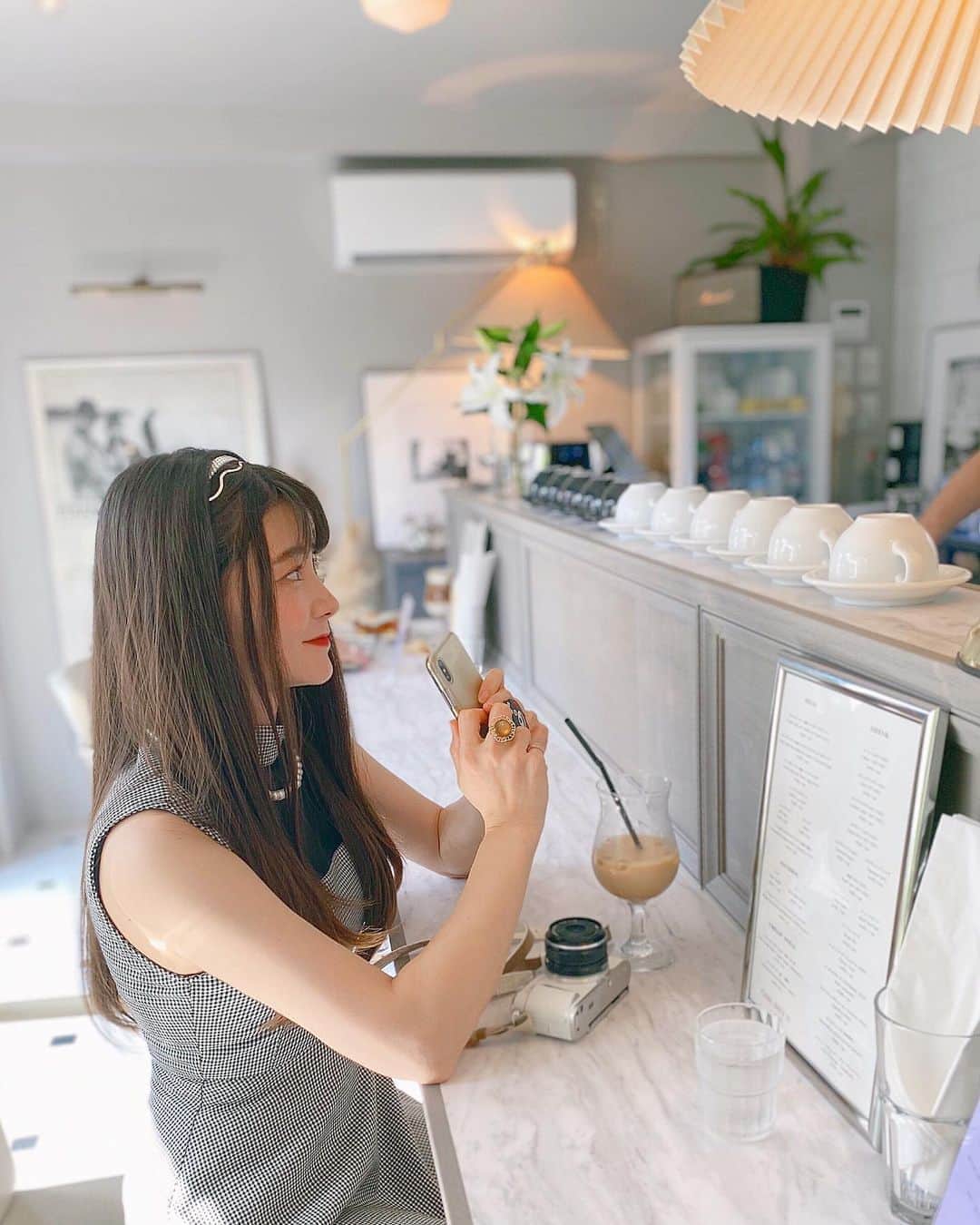 のインスタグラム：「#カチューシャ﻿ ﻿ @lattice_lessignes  のヘアアクセとかピアスとか﻿ 安くて可愛くて好き😘❤﻿ ﻿ このカチューシャ、パールとゴールドのやつ﻿ ２つセットで¥300売ってたー🦋✨﻿ ﻿ ﻿ #lattice#latticeヘアアレンジ #カチューシャヘア #ヘアアクセ#プチプラアクセ」
