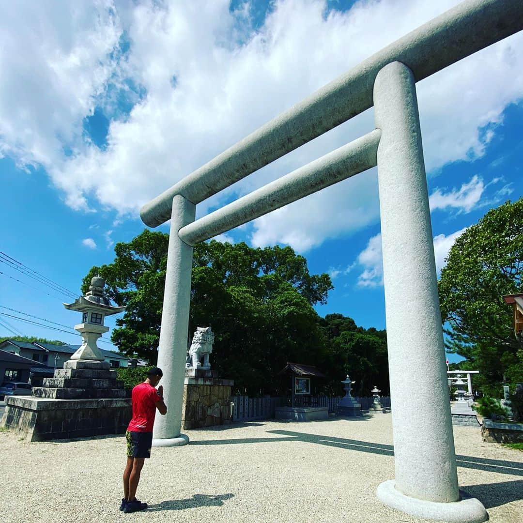 モーゼス夢のインスタグラム：「黒豹の夏休みPART❶🔥 #淡路島 #いざなぎ神宮  #伊奘諾神宮  #尼崎の黒豹 #アマクロ #夏休み　#散歩」