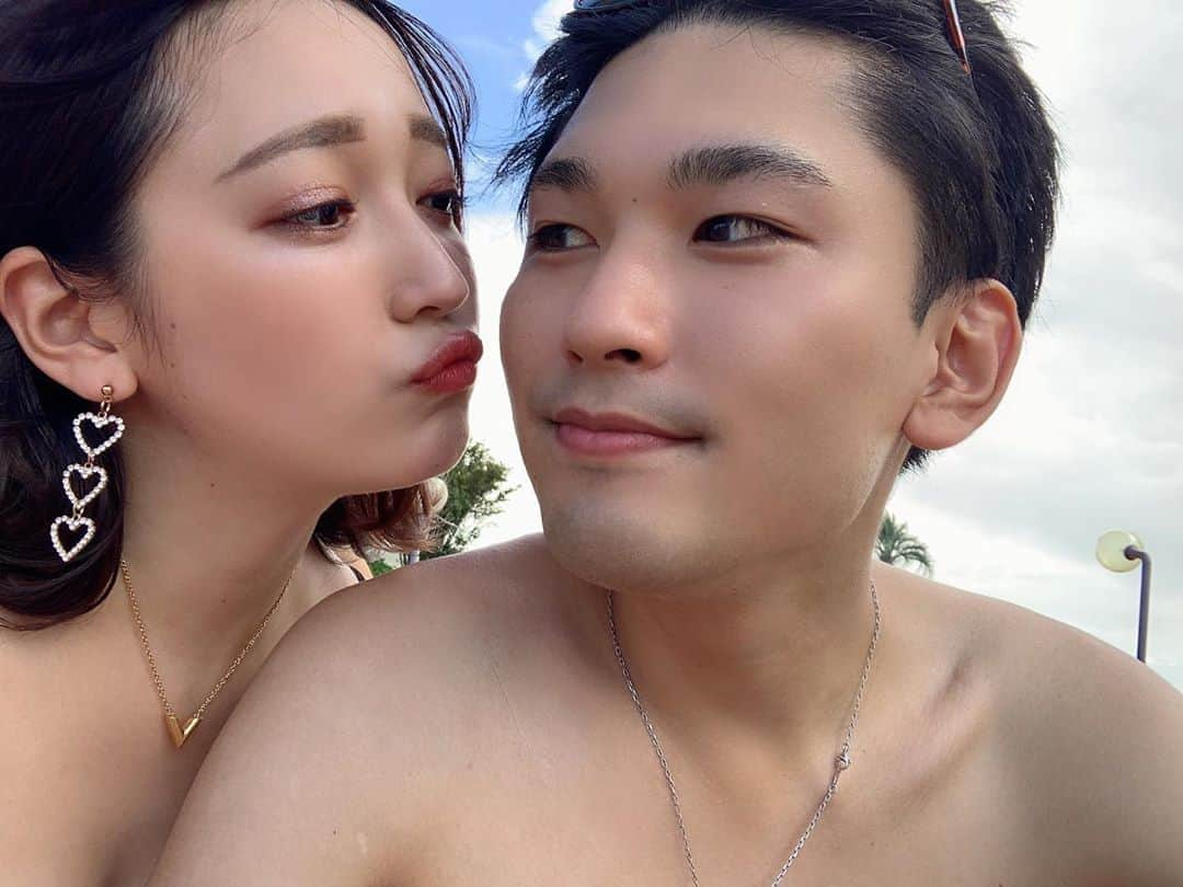 中村優香さんのインスタグラム写真 - (中村優香Instagram)「𓊆プール𓊇  今年3回目のプール👙  海ばかり行ってたけど、 そろそろクラゲも怖いので プールで我慢…と言っても、 プール大好きだから (というより水が好き💙) とっても楽しい❣️  ちょっとお天気危ういけど、 晴れ女パワー爆発させるんだ😊🌈  人が映り込みそうになって 4枚目は爆笑してる🤣  #風強すぎて #前髪おわた #よみうりランド #よみラン #プールWAI #カップルフォト #優しい彼氏 #晴れ女☀️ #ロブ #ロブヘア #ロブヘア女子 #ぱっつん #ぱっつん前髪 #セルフィー女子 #女の子 #オルチャン #カワイイ #キャバ嬢 #girl #woman #selfie #cute #kawaii #poul #poulwai #lobhair」9月8日 14時05分 - yuuka0710reia