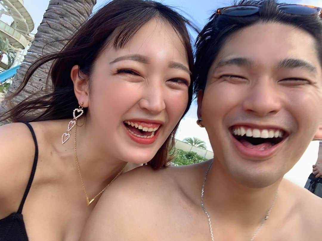 中村優香さんのインスタグラム写真 - (中村優香Instagram)「𓊆プール𓊇  今年3回目のプール👙  海ばかり行ってたけど、 そろそろクラゲも怖いので プールで我慢…と言っても、 プール大好きだから (というより水が好き💙) とっても楽しい❣️  ちょっとお天気危ういけど、 晴れ女パワー爆発させるんだ😊🌈  人が映り込みそうになって 4枚目は爆笑してる🤣  #風強すぎて #前髪おわた #よみうりランド #よみラン #プールWAI #カップルフォト #優しい彼氏 #晴れ女☀️ #ロブ #ロブヘア #ロブヘア女子 #ぱっつん #ぱっつん前髪 #セルフィー女子 #女の子 #オルチャン #カワイイ #キャバ嬢 #girl #woman #selfie #cute #kawaii #poul #poulwai #lobhair」9月8日 14時05分 - yuuka0710reia