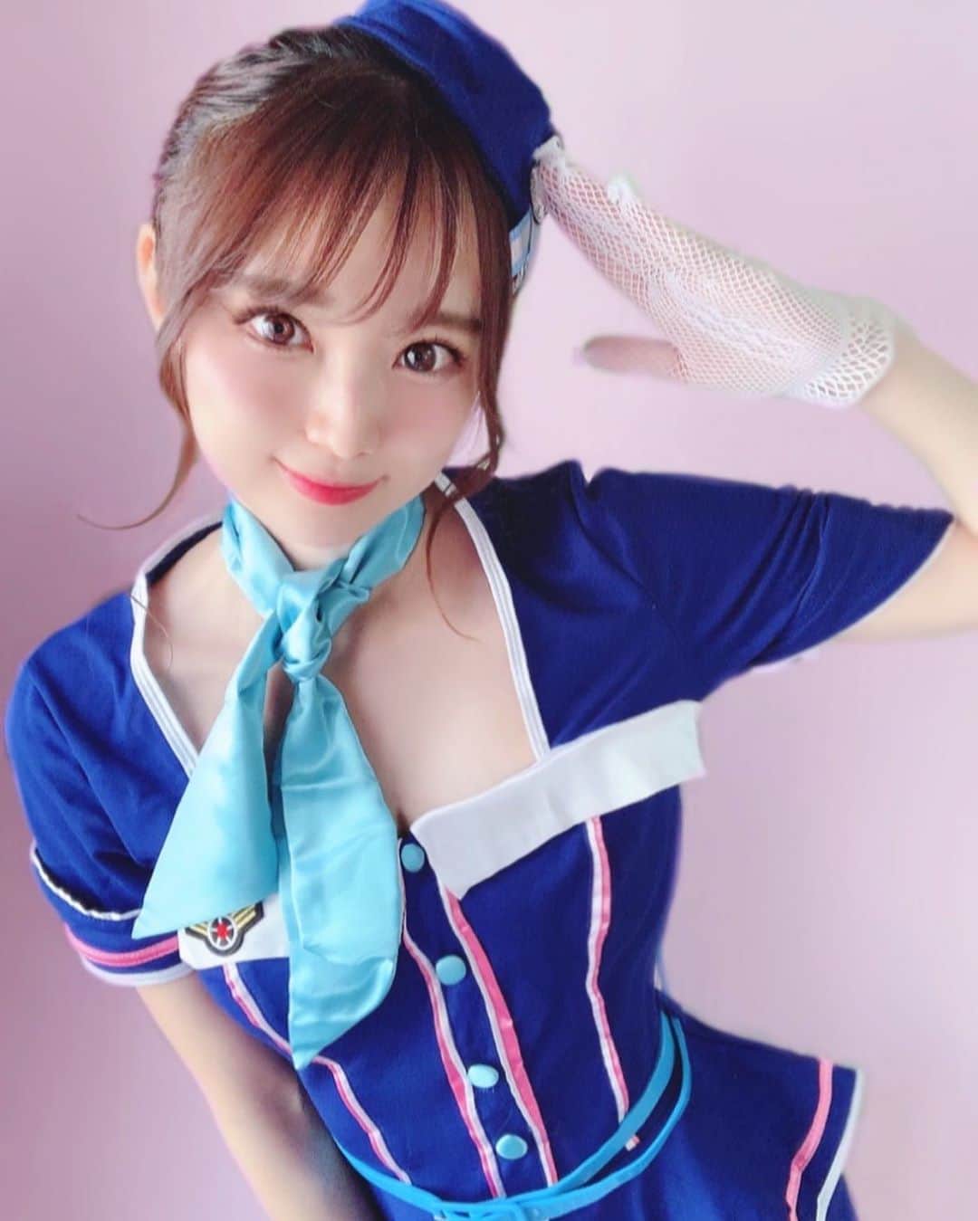 のインスタグラム：「コスプレ撮影📸 ・ @sobre_dress のCAさんだよ✈️ ・ 青にピンクのライン可愛い🌏💞 ・ ・ ・ ・ ・ ・ ・ #sobre #ソブレ #shooting #撮影 #コスプレ #caコスプレ #ca #キャビンアテンダント #キャビンアテンダントコスプレ #cosplay #cosplayer #オゴコスプレ」