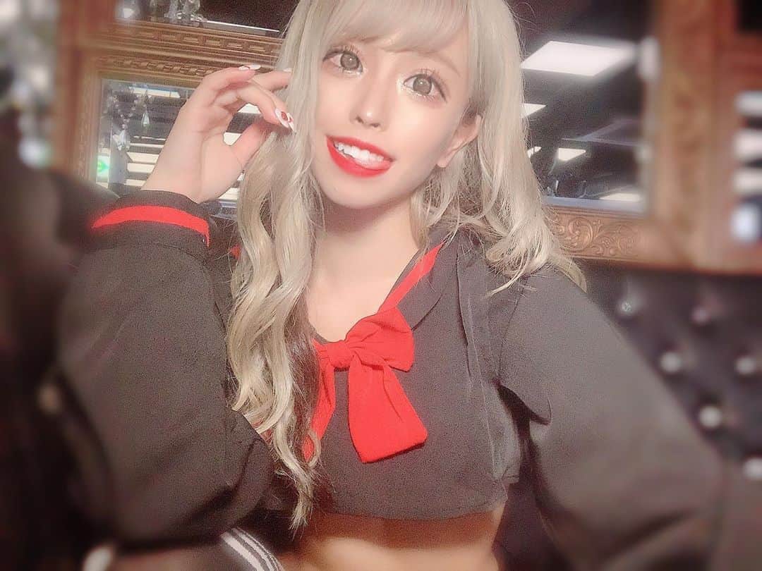 あんじゅのインスタグラム：「♡ ． 🖤🖤🖤🖤 ． ．  #Burlesque #バーレスク #バーレスク東京 #大阪 #バーレスク大阪 #北新地 #六本木 #キャバ嬢 #ホスト #歌舞伎町 #ダンサー #Japanesegirl #自発ください  #ギャルメイク #グラビア  #金髪女子 #ギャル #加工厨 #ジャニオタ #スレンダー #エロ可愛い #ビキニギャル #撮影会 #雰囲気好きな人いいね #自撮り界隈 #1mmでもいいなと思ったらいいね #被写体  #コスプレ #制服女子 #コスプレ女子」