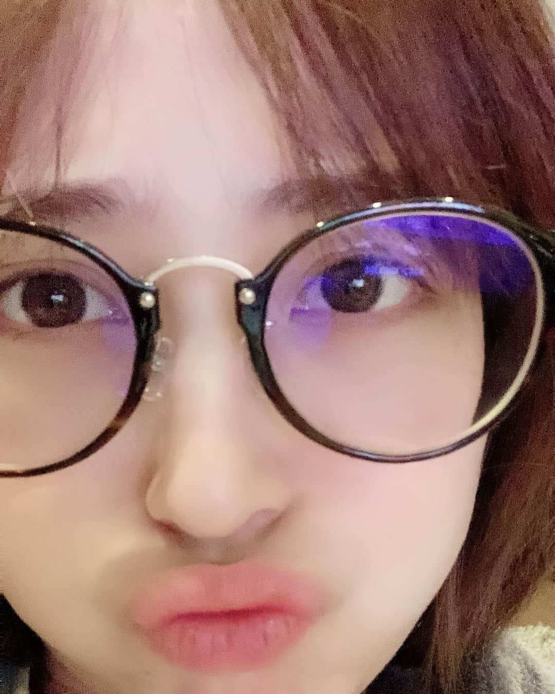 ゆかりの小雪のインスタグラム：「どーもみなさんこんちゃす✋ ひっっっっさびさの投稿です！ 私は元気に生きてました！笑笑 投稿する写真ないのでよくわからんいつ撮ったかわからん写真乗っけときます📸 実は誕生日なんです！我ながら㊗️笑 27歳かぁー！年取るのは早いもんですな😭 DMくださった方💌ありがとうございます😉 #自分の誕生日 #誕生日」