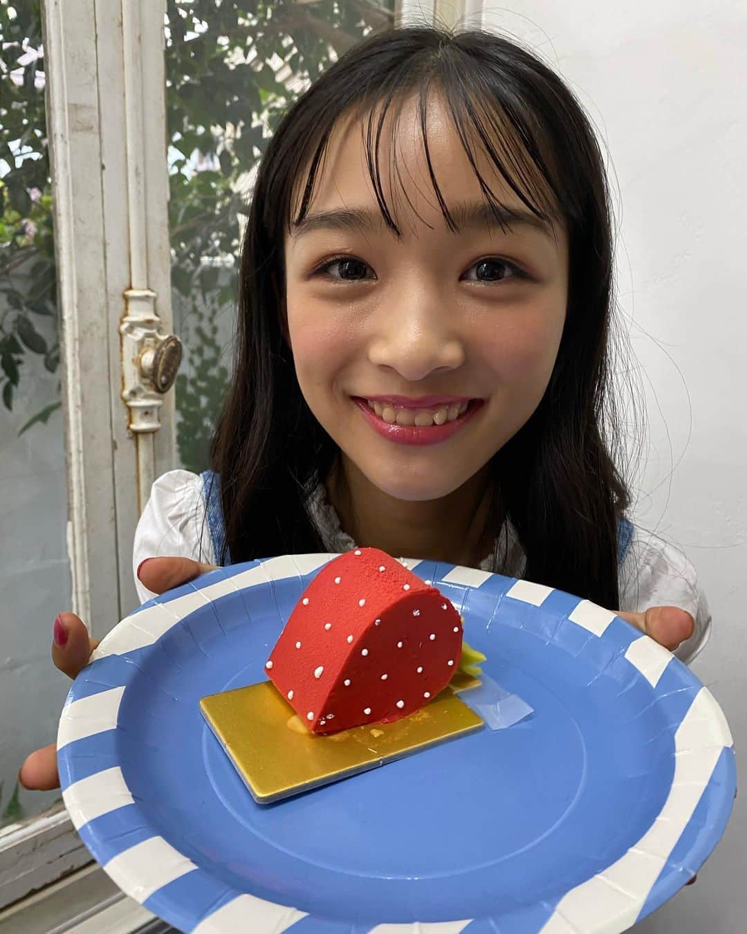 ニコ☆プチさんのインスタグラム写真 - (ニコ☆プチInstagram)「🍓🍓🍓 ・ アヤカの3コマ劇場🙌 ・ 1枚目→おいしそ〜🥰 2枚目→食べる😚？ 3枚目→あーげないっ🤗 ・ ・ ・ #ニコプチ #プチモ #中山あやか #🍓」9月8日 14時28分 - nicopuchi_official