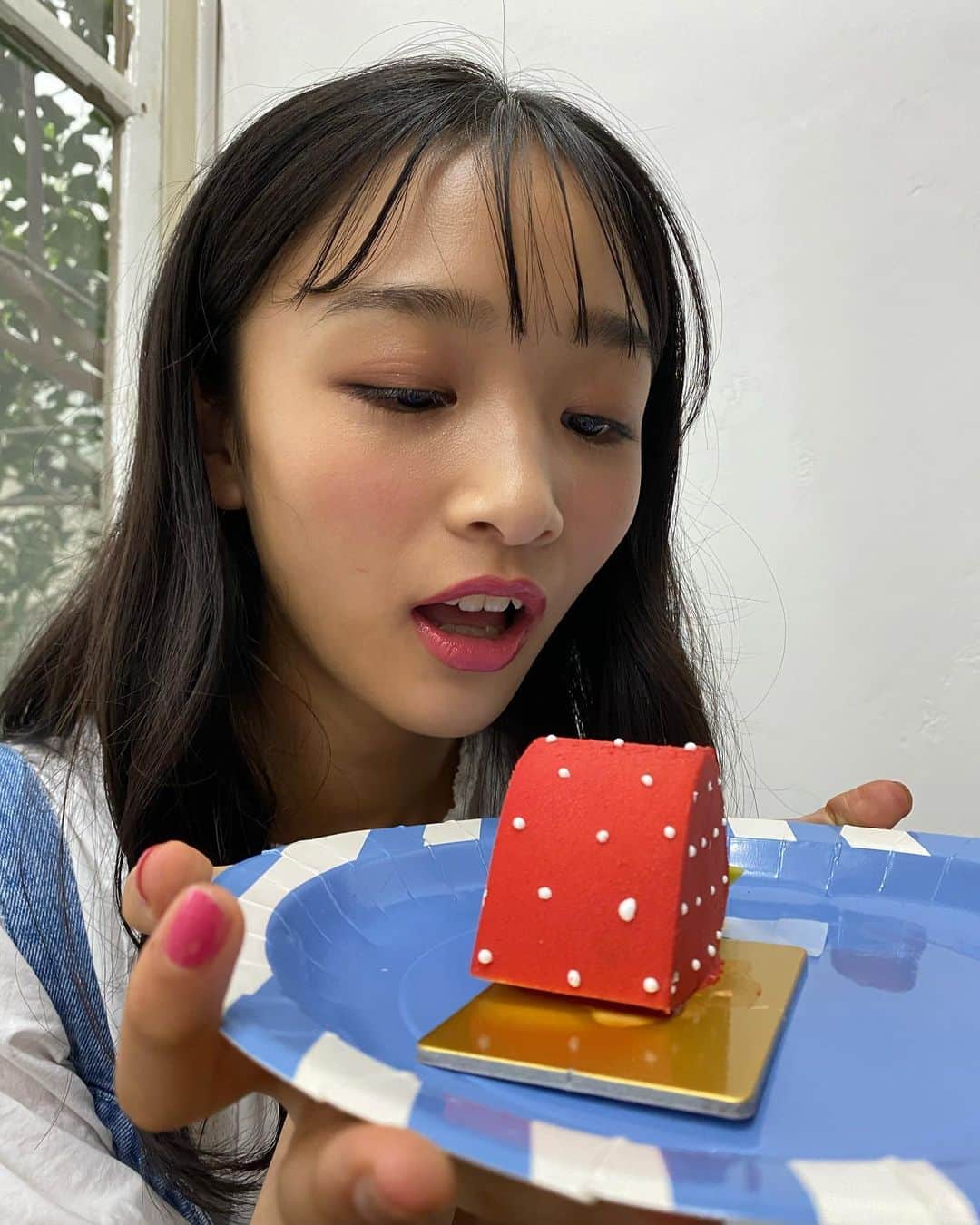 ニコ☆プチさんのインスタグラム写真 - (ニコ☆プチInstagram)「🍓🍓🍓 ・ アヤカの3コマ劇場🙌 ・ 1枚目→おいしそ〜🥰 2枚目→食べる😚？ 3枚目→あーげないっ🤗 ・ ・ ・ #ニコプチ #プチモ #中山あやか #🍓」9月8日 14時28分 - nicopuchi_official
