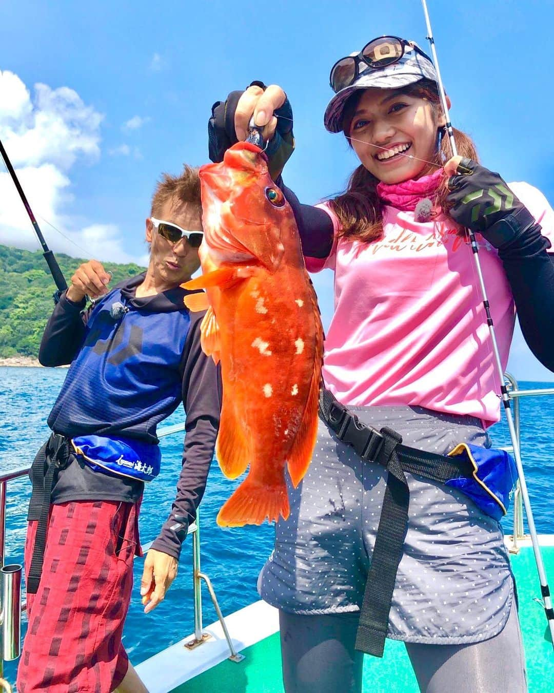 加納永美子さんのインスタグラム写真 - (加納永美子Instagram)「＿＿＿＿＿＿＿＿＿＿＿＿＿＿ ‪🎣‬ . . .  #サンテレビ #thehit #ザヒット #釣り #村上晴彦 さん #issei #一誠  #ブラックバス #followme #釣り女 #釣りガール #釣りgirl #釣り女子 #バス釣りガール #釣り#bassfishing #ladyangler #womenwhofish  #加納永美子 #三重県 #尾鷲 #ロックフィッシュ #アカハタ #オオモンハタ」9月8日 14時39分 - emiko_s2