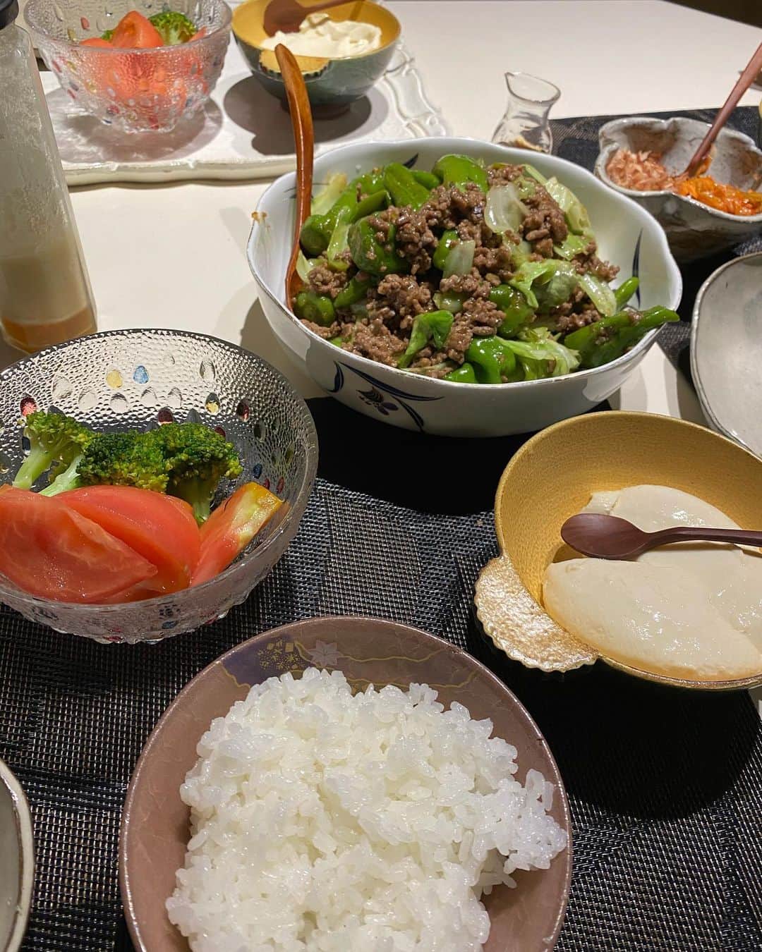 林弓束さんのインスタグラム写真 - (林弓束Instagram)「ちょいと実家に帰ってました。 まはりをつれて初の実家。 お庭にはハンモックのブランコが吊られまはり仕様になってました笑 父が定年後始めた畑で取れた新鮮野菜で母の料理。 実家天国とはこのことだ🙏😇」9月8日 14時52分 - hayashiyuzuka