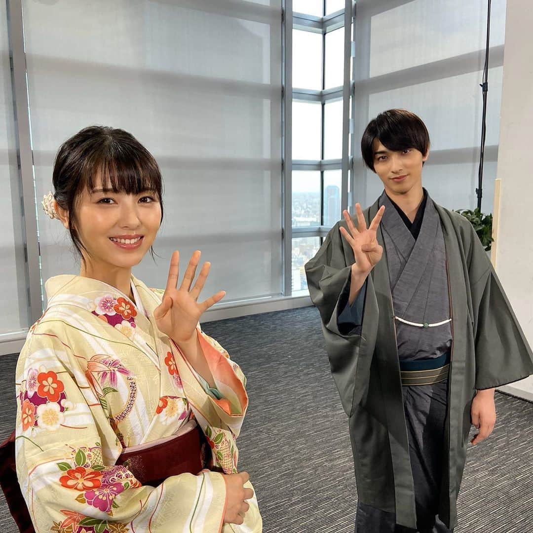 【公式】私たちはどうかしているのインスタグラム：「﻿ ‪明日の #Oha4NEWSLIVE に #浜辺美波 さん #横浜流星 さんのインタビューが放送されます🌟‬﻿ ﻿ ‪#撮影中のマル秘エピソード㊙️‬﻿ ‪#初公開の爆笑NGシーンも⁉️‬﻿ ‪#見どころ盛りだくさん✌️‬﻿ ‪#ぜひ早起きしてご覧ください✨‬﻿ ‪#おはよんポーズの４😀‬﻿ ‪#私たちはどうかしている‬﻿ ‪#わたどう‬﻿ ‪#第5話明日夜10時‬」