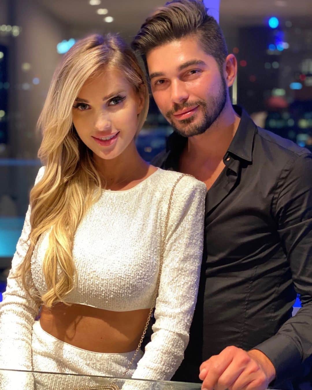 のインスタグラム：「My everything 🤴🏼👸🏼 @fastlaneforlife  Dress by @revolve  @tiffanyscottextensions」