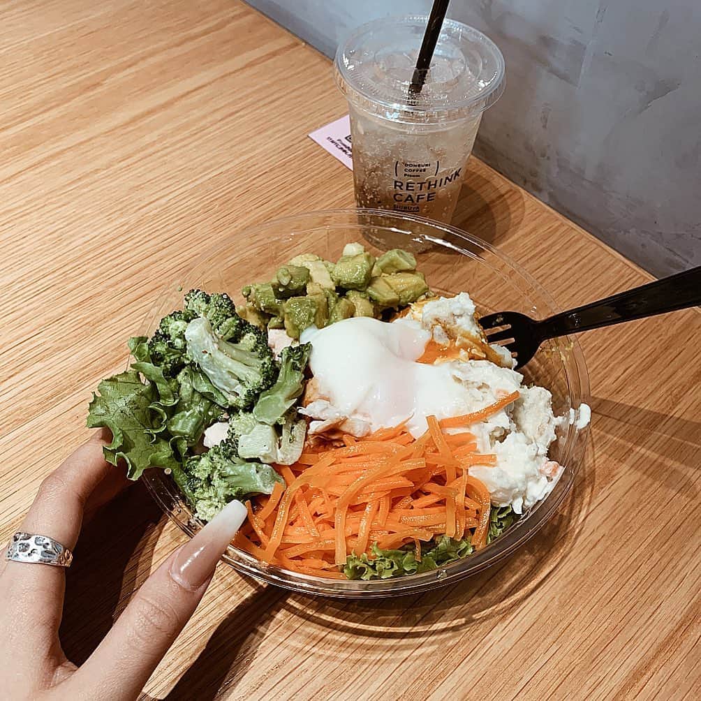橋本恵里花さんのインスタグラム写真 - (橋本恵里花Instagram)「ここのサラダが一番好き🥗🍃#rethinkcafe」9月8日 15時13分 - erk_hsmt28