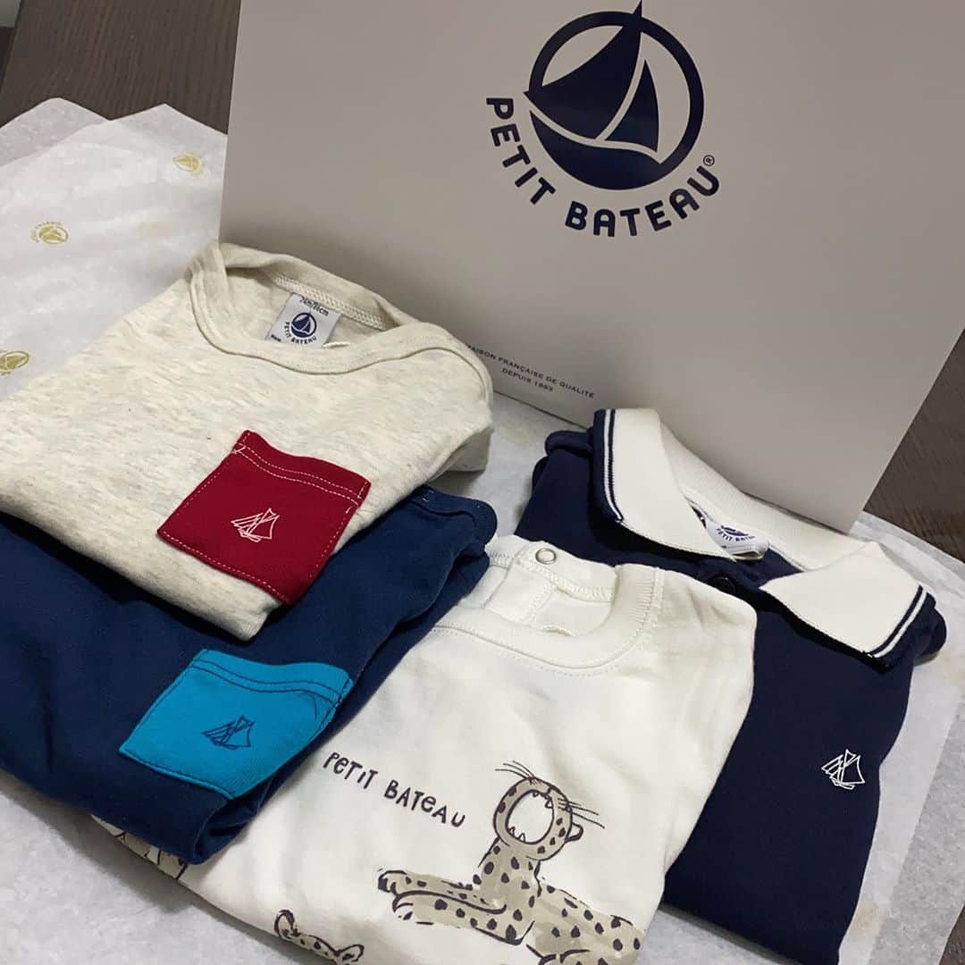 大西蘭のインスタグラム：「・ セールで40%オフ❣️ ・ 普段はH&M, ZALA、日本で買ったバースデーの服ばかりだけど、たまにはブランドの服を👕と思い購入😎 ・ 柔らかくて伸びの良い生地で着心地良さそう。 ・ ・ #プチバトー」