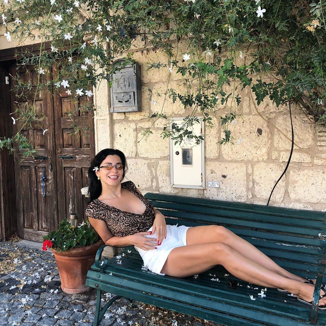 Merve Boluğurのインスタグラム：「Hayat ne güzel🐝」